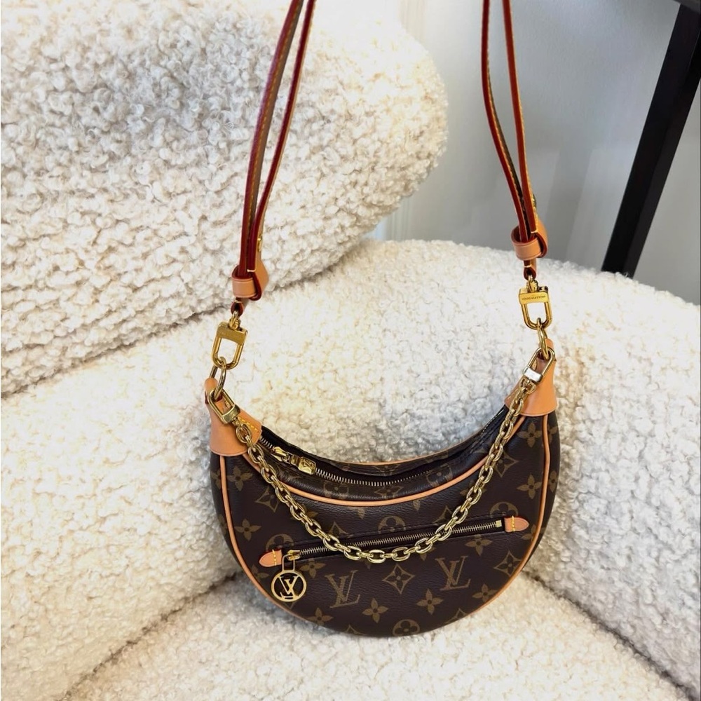 Louis Vuitton Loop Monogram - Picture 6 of 7